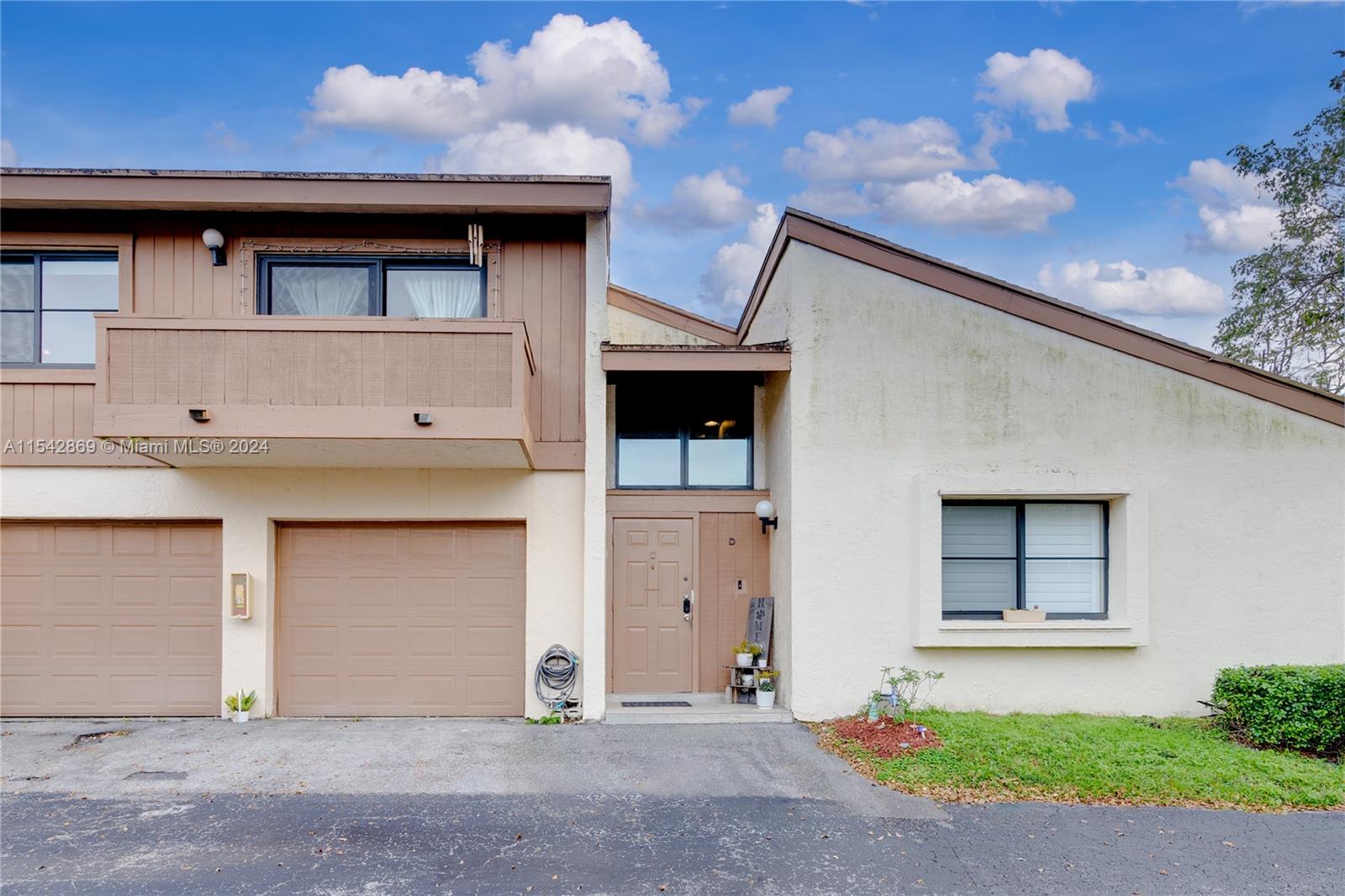 11549 Southwest 109th Road, Unit 27D Miami, FL 33176 - Photo 1 of 29 Gallery Image 1