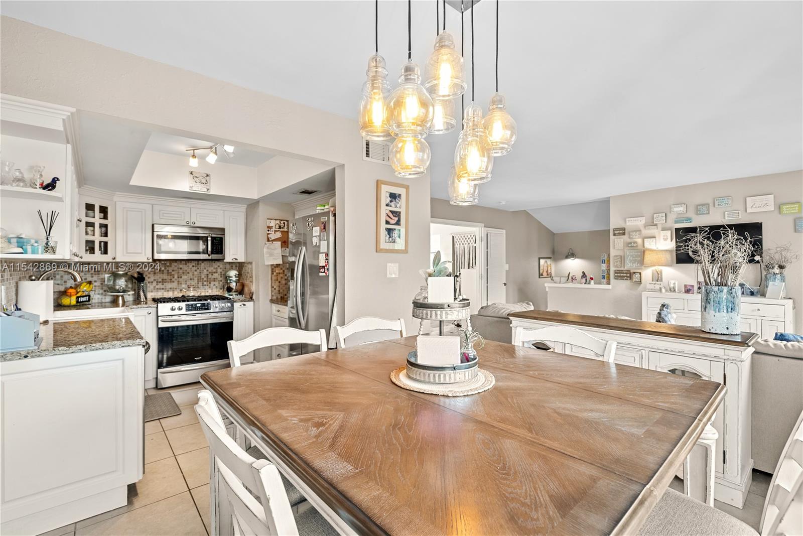 11549 Southwest 109th Road, Unit 27D Miami, FL 33176 - Photo 6 of 29 Gallery Image 6