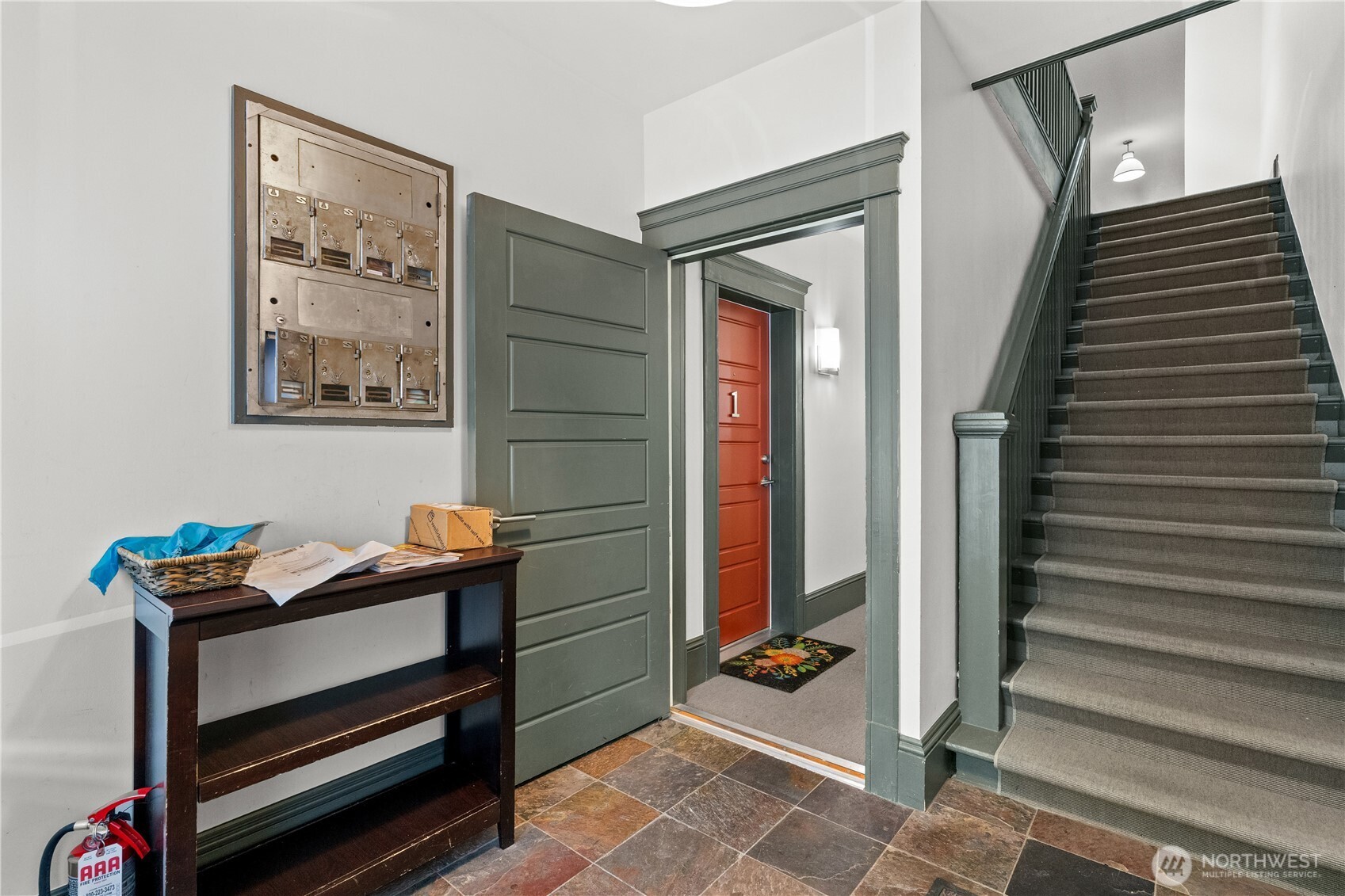 4420 Dayton Avenue North, Unit 2 Seattle, WA 98103 - Photo 4 of 32