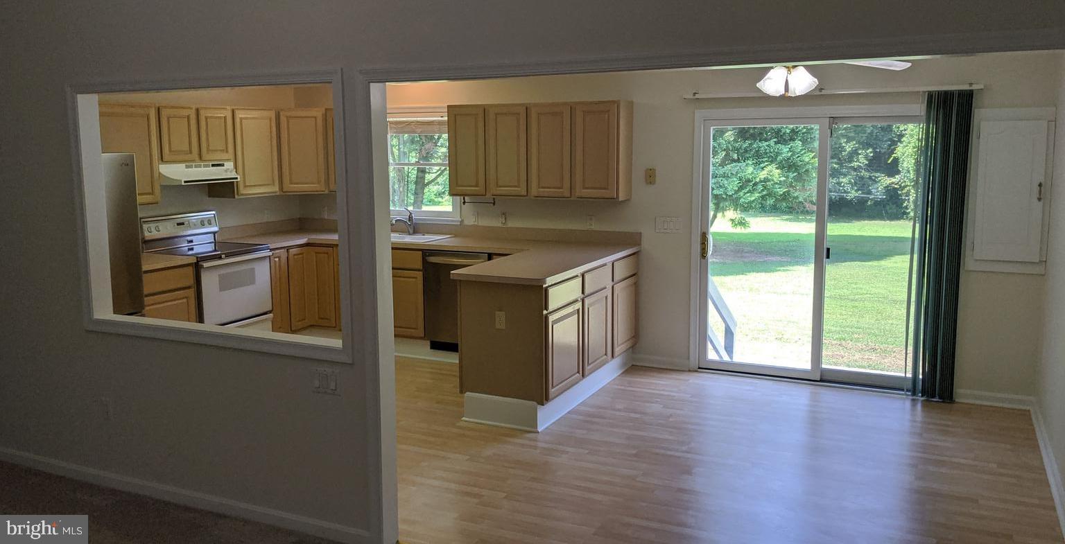 130 Taylor Road Centreville, MD 21617 - Photo 5 of 39 LIGHT FILLED KITCHEN