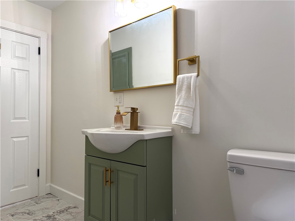 461 River Road Lincoln, RI 02865 - Photo 14 of 30 Full Bathroom - main level