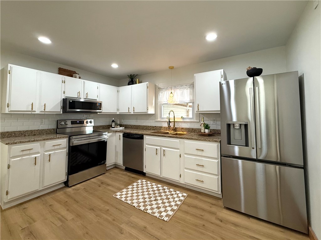 461 River Road Lincoln, RI 02865 - Photo 3 of 30 New stainless appliances installed March 2026.