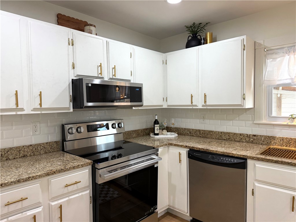 461 River Road Lincoln, RI 02865 - Photo 5 of 30