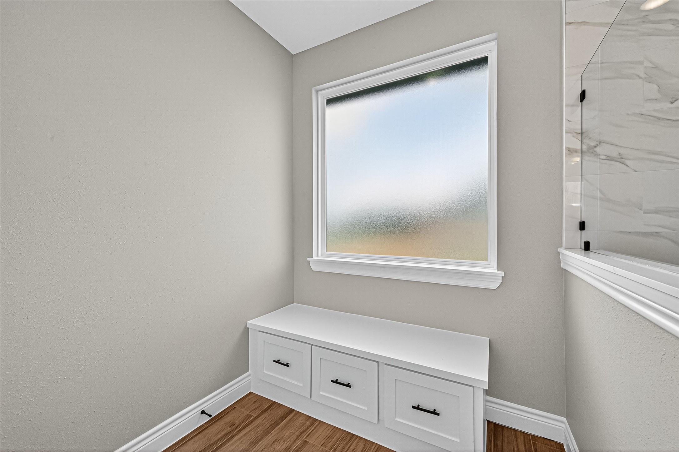 501 Oleander Street Prairie View, TX 77484 - Photo 37 of 48 a view of an empty room with closet and mirror