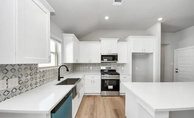 $369,888 | 8331 Amethyst Valley Lane, Angleton, TX 77515