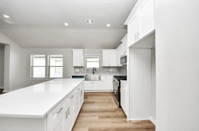 $369,888 | 8331 Amethyst Valley Lane, Angleton, TX 77515