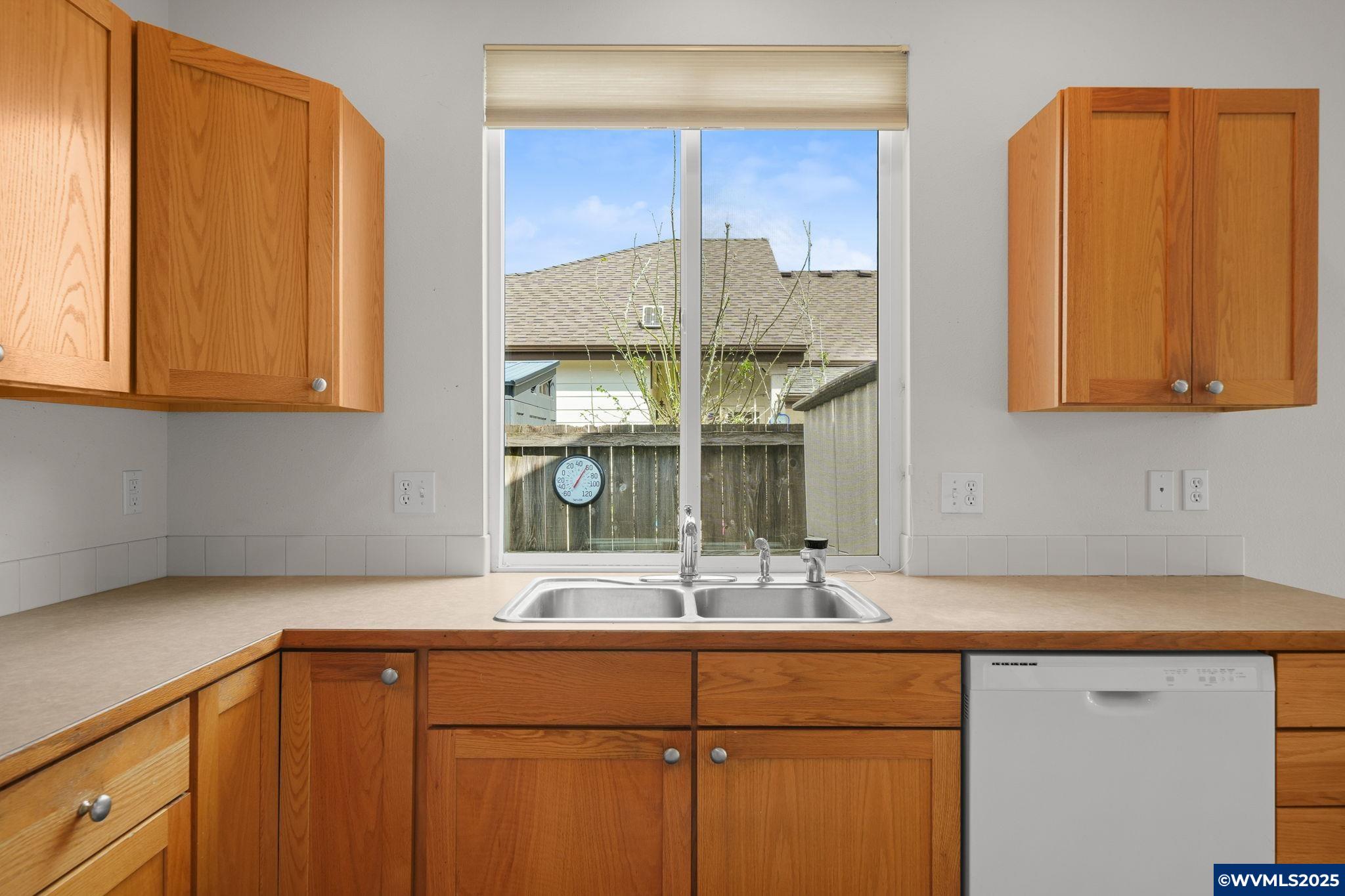 1665 Southwest Elk Circle Albany, OR 97321 - Photo 7 of 34 Gallery Image 7
