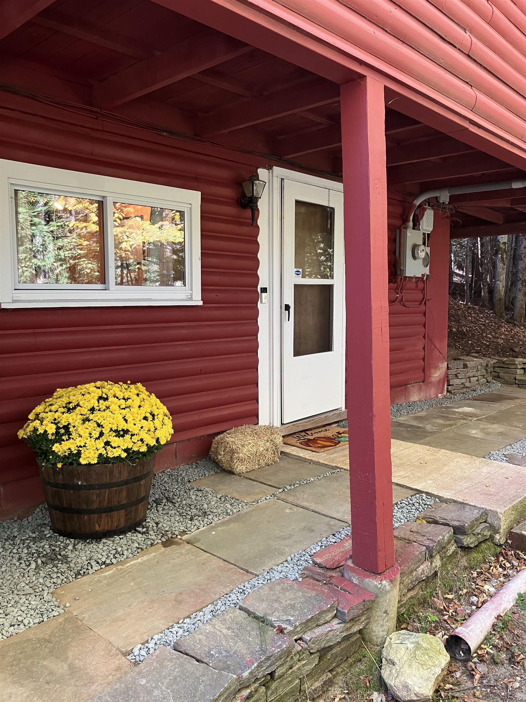 645 Stratton Arlington Road Wardsboro, VT 05360 - Photo 4 of 39