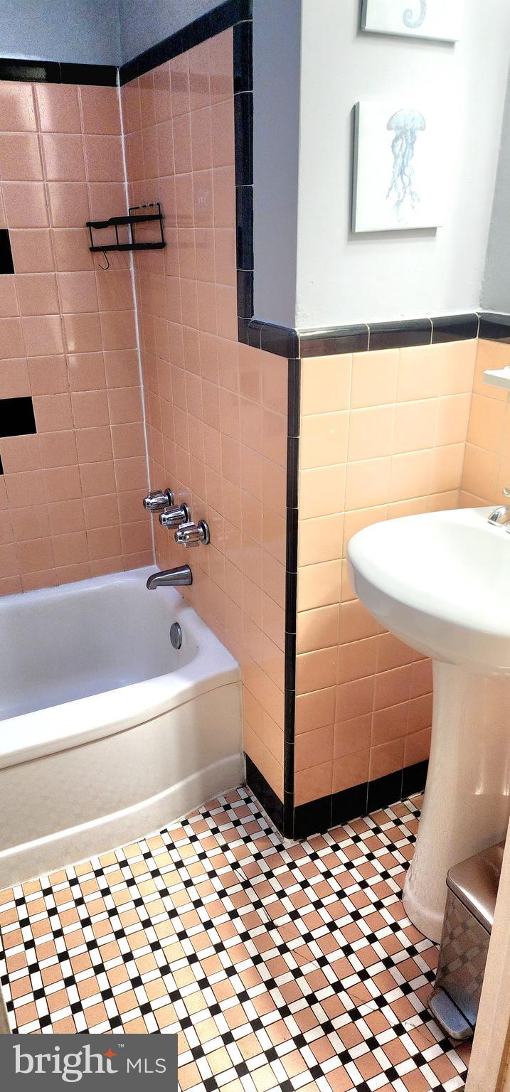 5819 Bustleton Avenue Philadelphia, PA 19149 - Photo 20 of 25