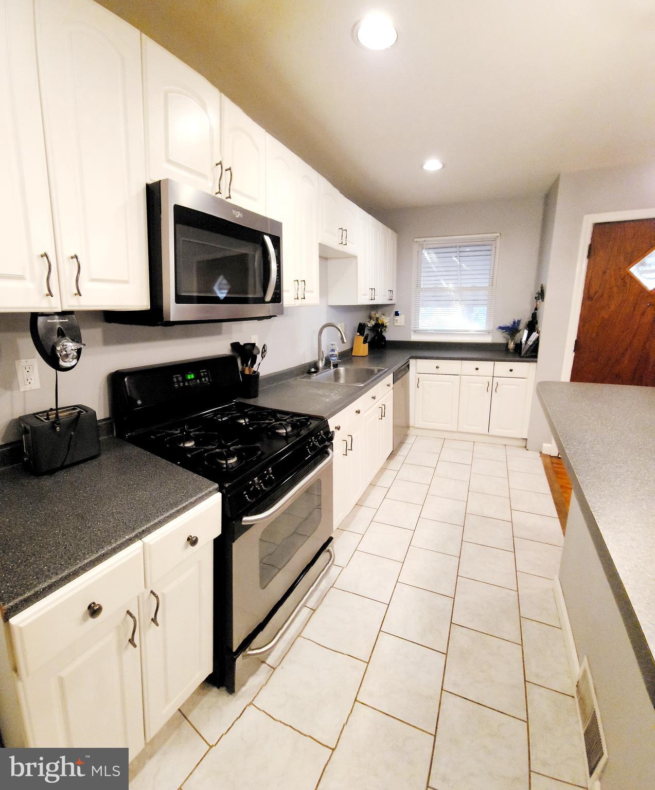 5819 Bustleton Avenue Philadelphia, PA 19149 - Photo 5 of 25