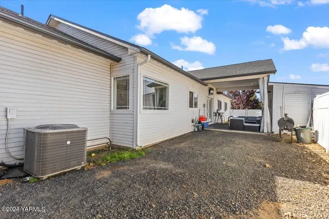 a view of a house with a yard and garage
