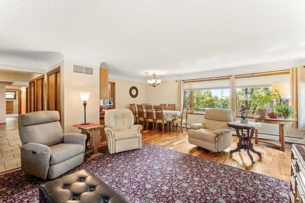 $549,900 | 1800 Hiawatha Court Northeast, Rochester, MN 55906