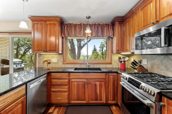 $549,900 | 1800 Hiawatha Court Northeast, Rochester, MN 55906