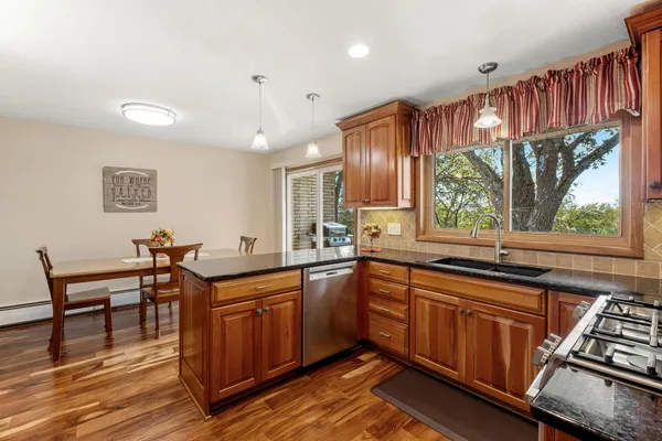 $549,900 | 1800 Hiawatha Court Northeast, Rochester, MN 55906