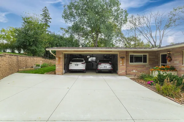 $549,900 | 1800 Hiawatha Court Northeast, Rochester, MN 55906