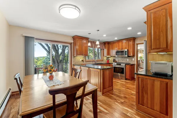 $549,900 | 1800 Hiawatha Court Northeast, Rochester, MN 55906