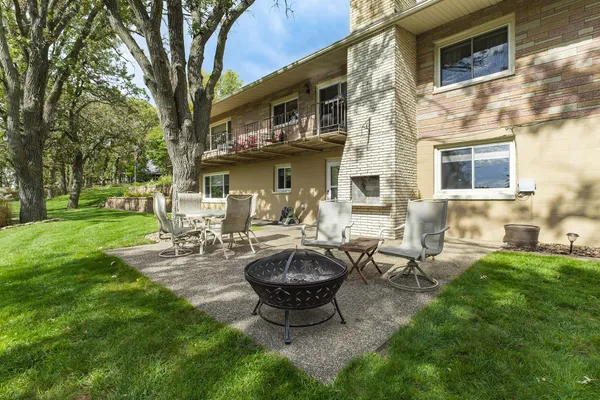 $549,900 | 1800 Hiawatha Court Northeast, Rochester, MN 55906