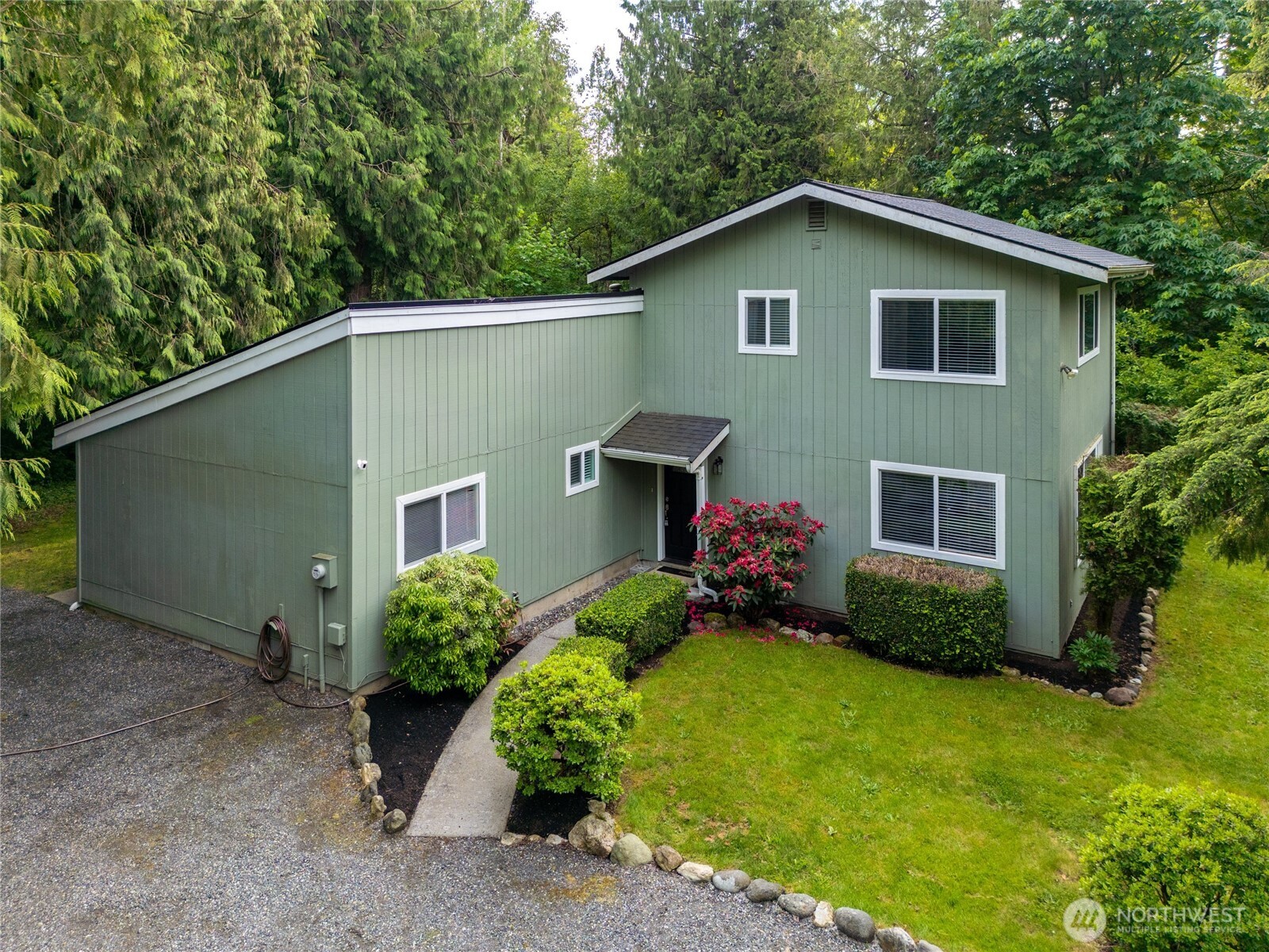1535 Ten Mile Road Everson, WA 98247 - Photo 38 of 40 a front view of a house with garden