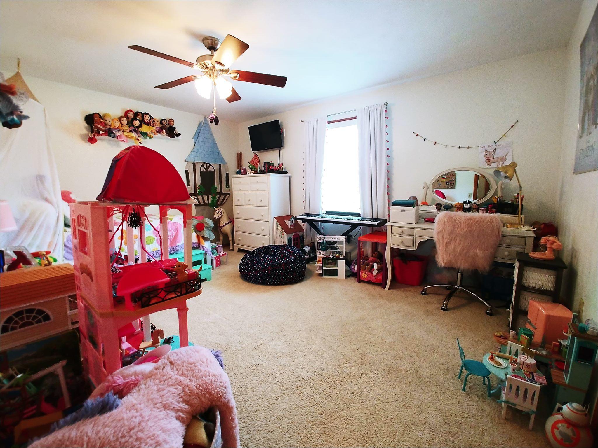 461 Old Forge Road Callaway, VA 24067 - Photo 14 of 29 a living room with furniture and a gym equipment
