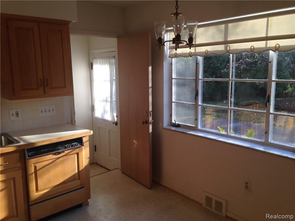 419 Lexington Road Grosse Pointe, MI 48236 - Photo 13 of 37 IMG_0841.JPG