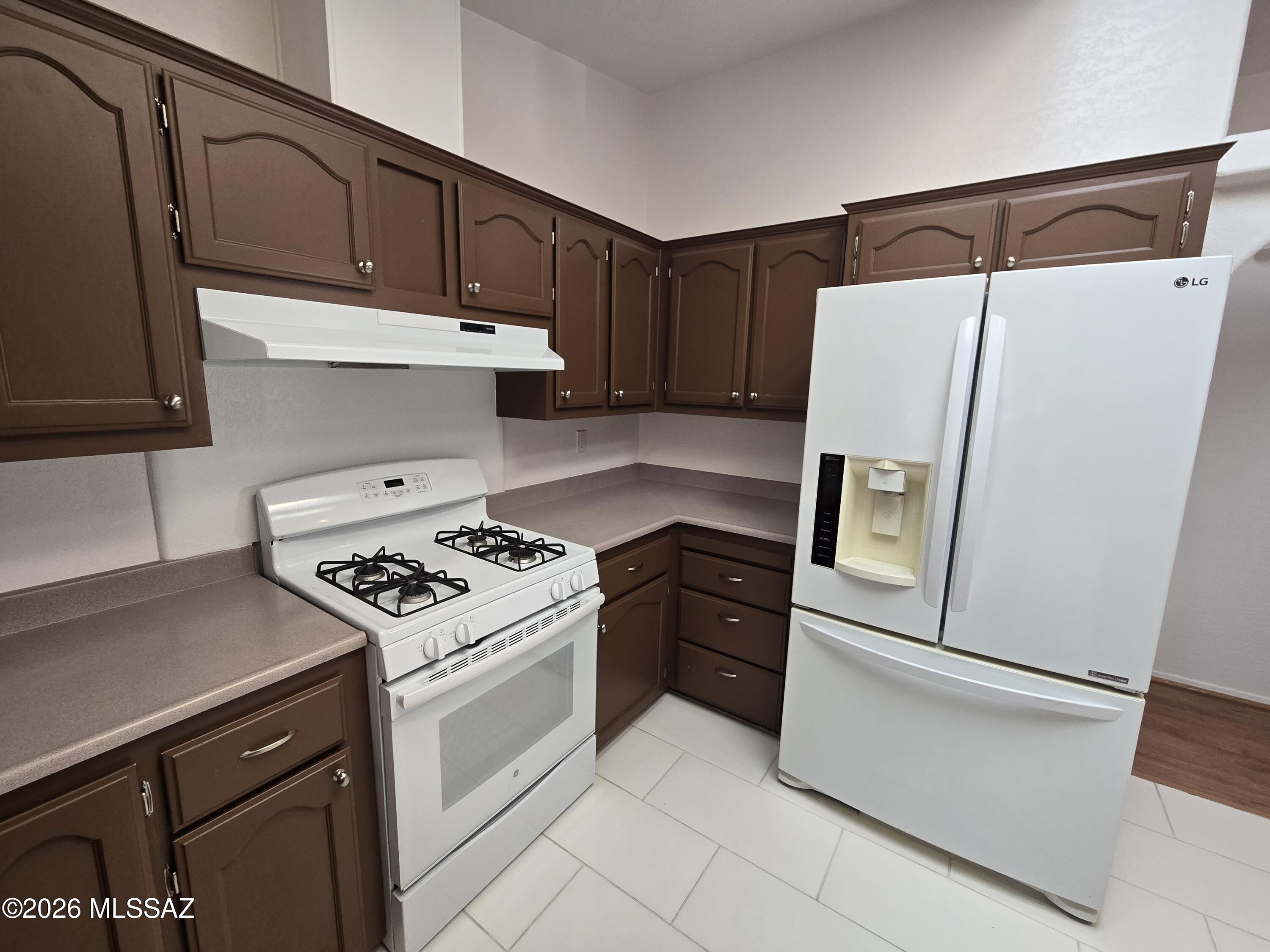 8401 South Kolb Road, Unit 61 Tucson, AZ 85756 - Photo 11 of 23 a kitchen with a stove and a refrigerator