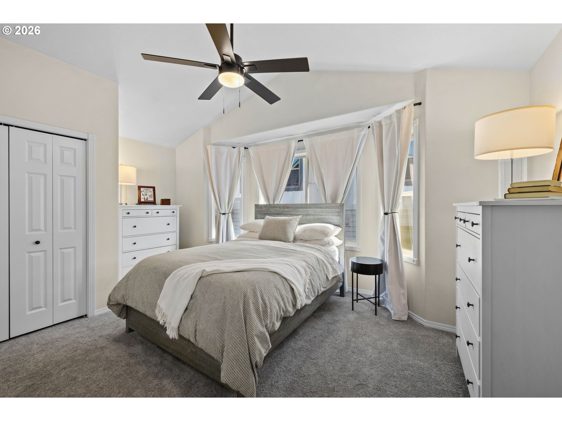 1636 Southeast Knapp Street Portland, OR 97202 - Photo 19 of 28 Owner's Suite Bedroom