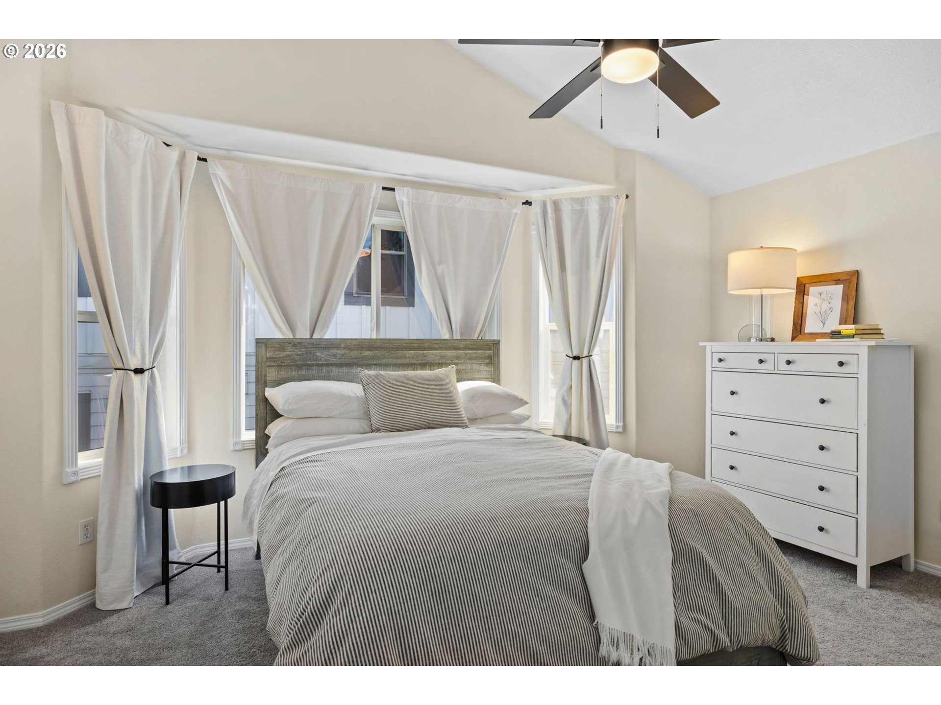 1636 Southeast Knapp Street Portland, OR 97202 - Photo 20 of 28 Owner's Suite Bedroom