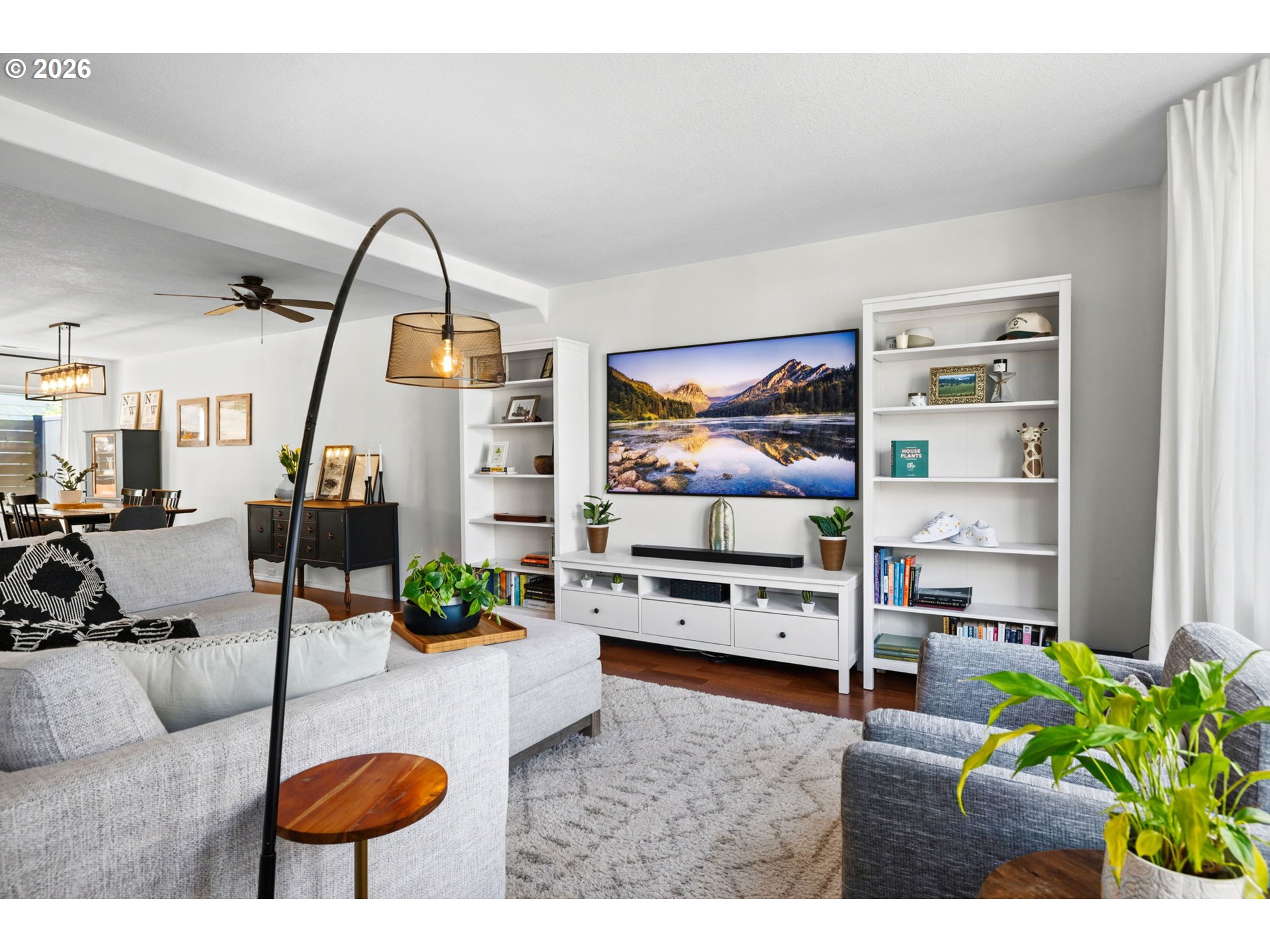 1636 Southeast Knapp Street Portland, OR 97202 - Photo 6 of 28 Living Room