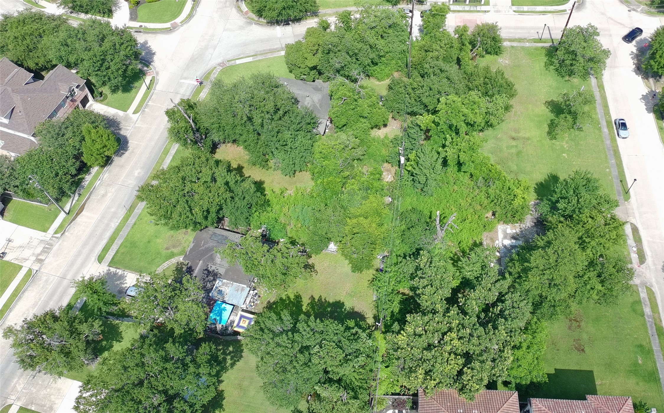5514 McCulloch Circle Houston, TX 77056 - Photo 6 of 10 an aerial view of residential house with outdoor space and trees all around