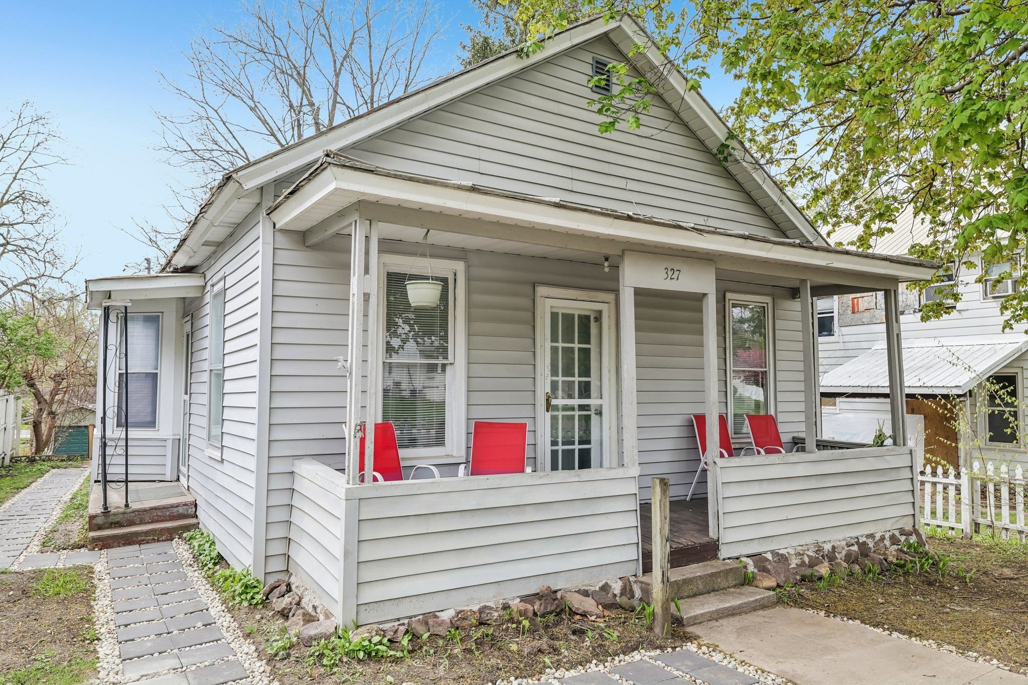 327 8th Baraboo, WI 53913 - Photo 2 of 19