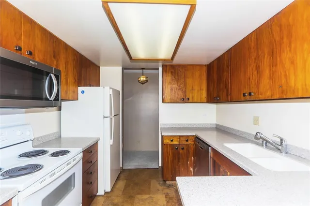 a view of an empty room with window