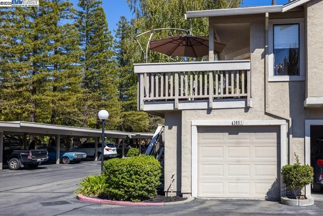 a view of house with a outdoor space
