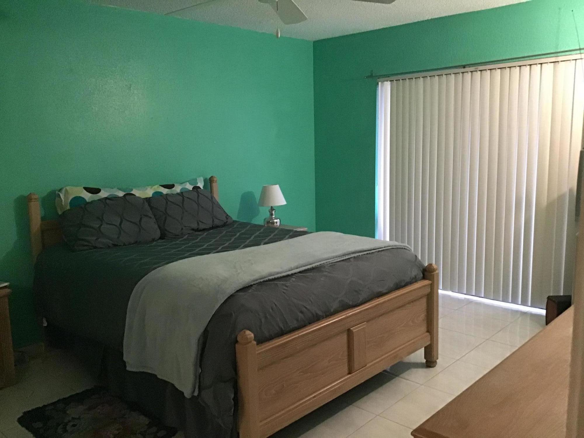 12761 Westhampton Circle Wellington, FL 33414 - Photo 11 of 16 EDFF1330-F8D7-4488-BD40-3F1F417FED26