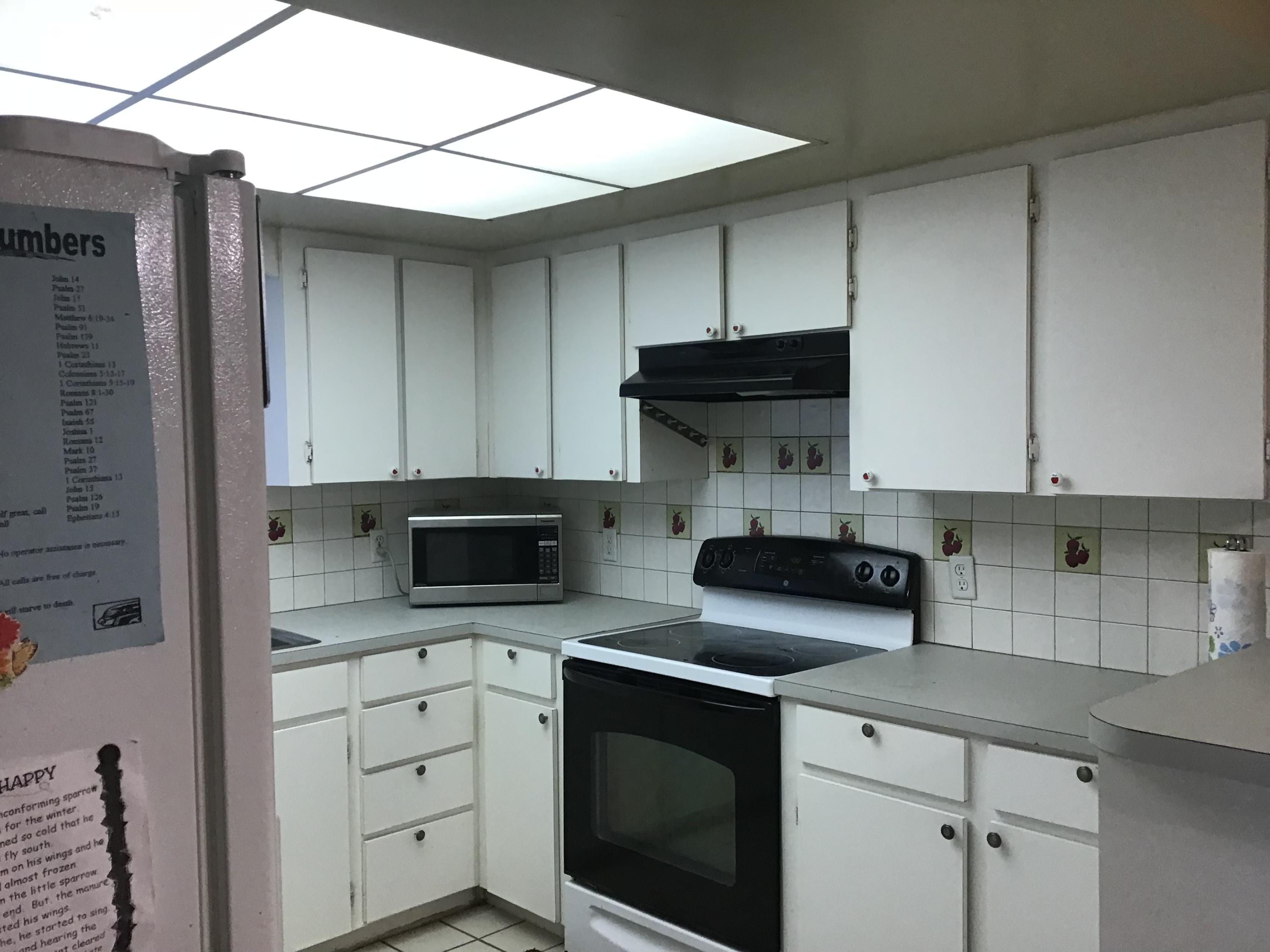 12761 Westhampton Circle Wellington, FL 33414 - Photo 8 of 16 98C77E97-0904-4161-A74F-8EE3E194752D