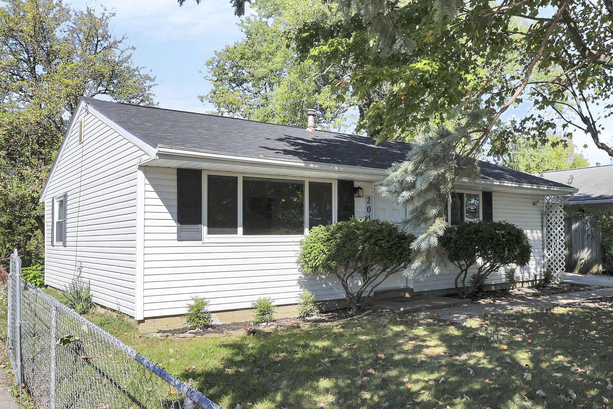204 East Alcott Road Columbus, OH 43207 - Photo 5 of 27 4-web-or-mls-011A9842 - Copy