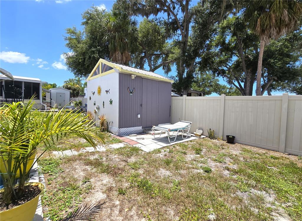 5619 Bayshore Road, Unit 435 Palmetto, FL 34221 - Photo 39 of 56 a backyard of a house