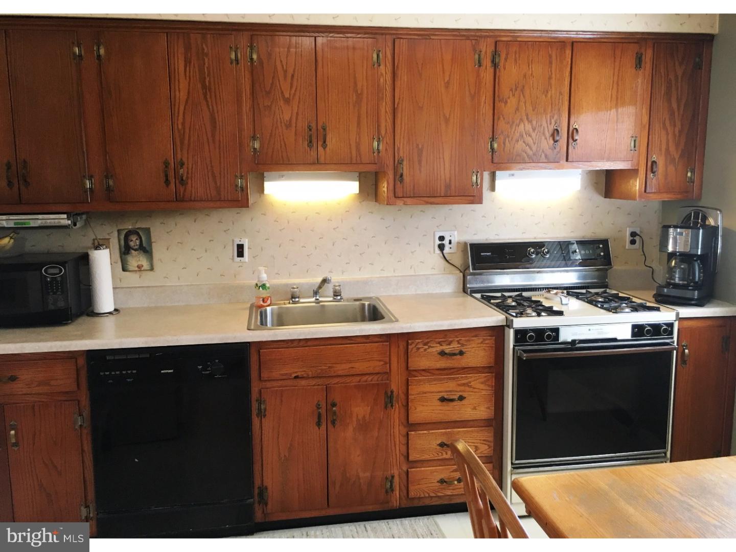 913 Abington Road Cherry Hill, NJ 08034 - Photo 6 of 16 Gallery Image 6