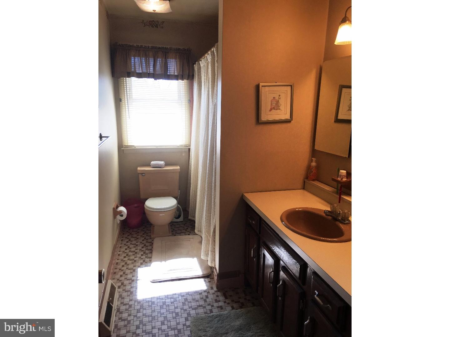 913 Abington Road Cherry Hill, NJ 08034 - Photo 8 of 16 Gallery Image 8