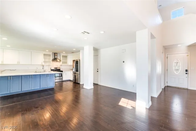 $2,500 | 7641 Sea Cliff Way, Las Vegas, NV 89128