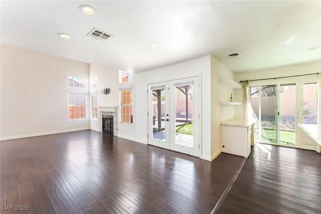 $2,500 | 7641 Sea Cliff Way, Las Vegas, NV 89128