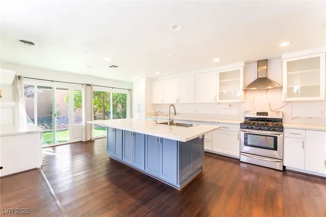 $2,500 | 7641 Sea Cliff Way, Las Vegas, NV 89128