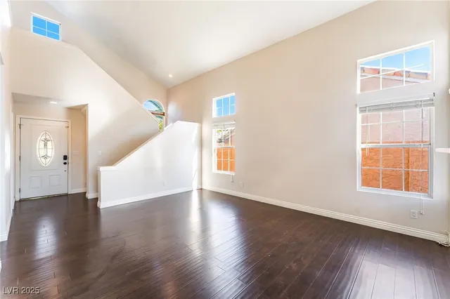 $2,500 | 7641 Sea Cliff Way, Las Vegas, NV 89128