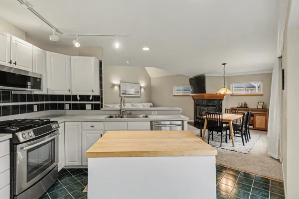 $425,000 | 439 Sommerset Court, Ann Arbor, MI 48103
