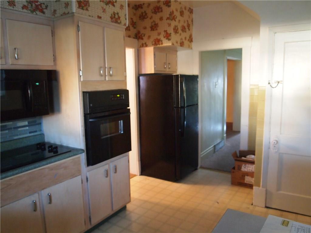517 Oregon Avenue Rochester, PA 15074 - Photo 5 of 14