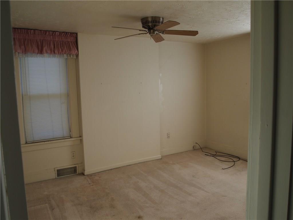 517 Oregon Avenue Rochester, PA 15074 - Photo 8 of 14