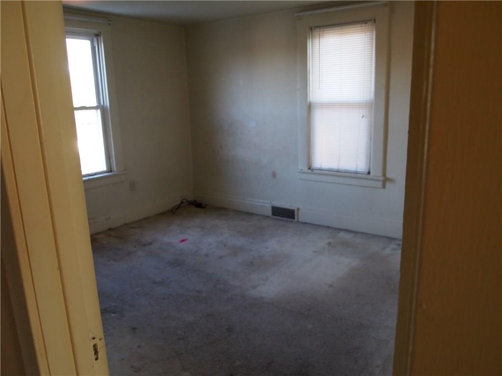 517 Oregon Avenue Rochester, PA 15074 - Photo 9 of 14