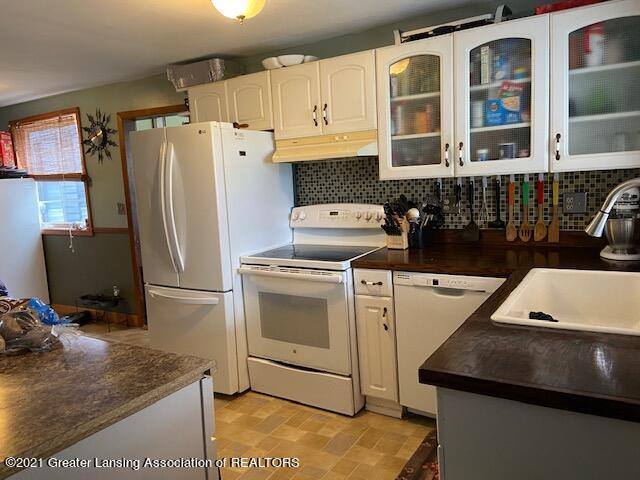 5609 Sleight Road Bath, MI 48808 - Photo 9 of 22 kitchen2