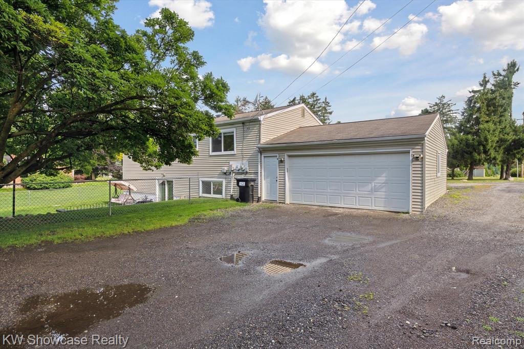 9296 Hilton Road Brighton, MI 48114 - Photo 36 of 39 Gallery Image 36