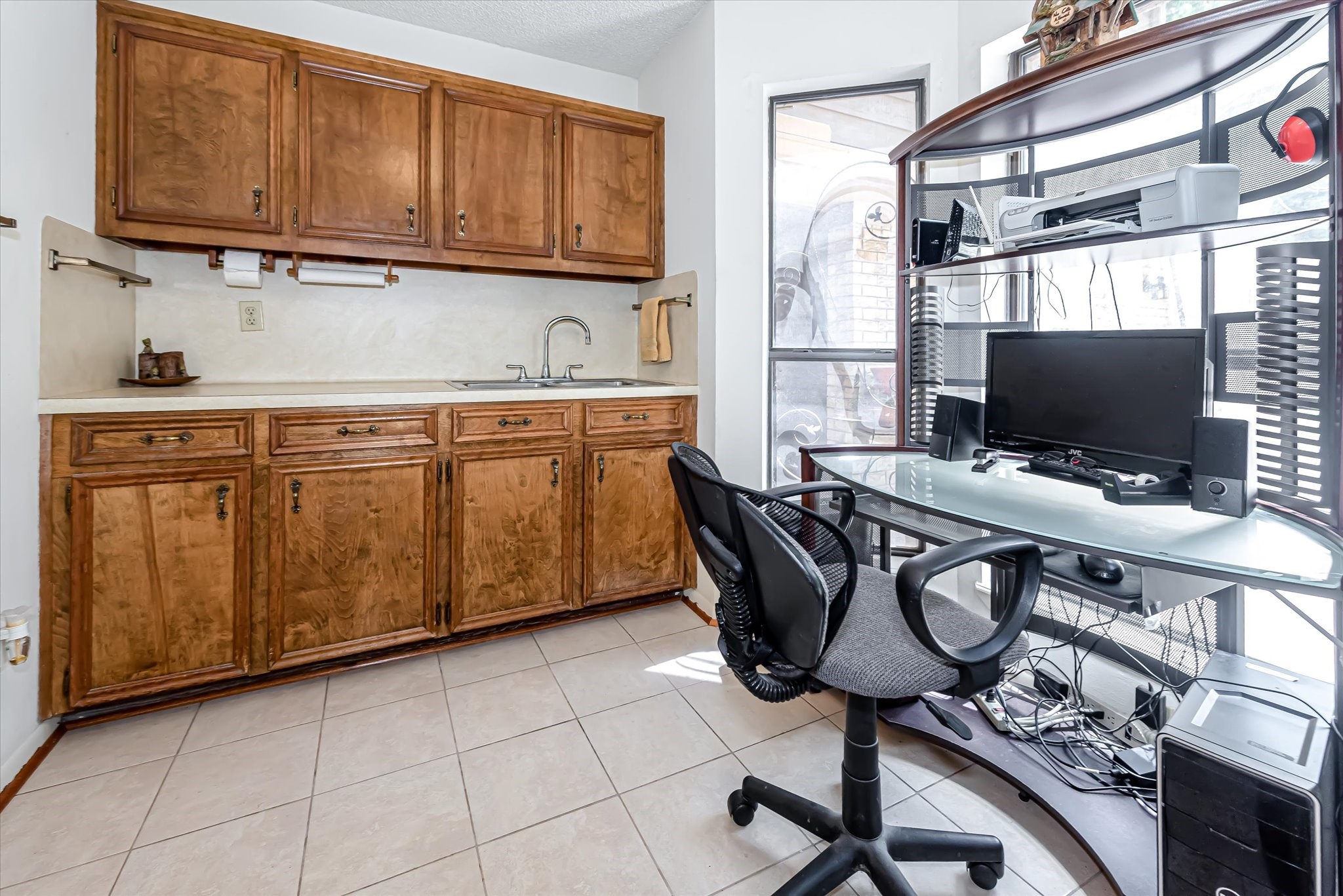 7715 Shadow Lane Conroe, TX 77304 - Photo 18 of 46 a kitchen with stainless steel appliances a stove a sink and a microwave