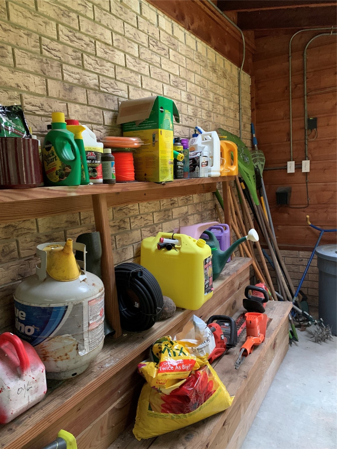 7715 Shadow Lane Conroe, TX 77304 - Photo 45 of 46 a bathroom with a sink and a mirror